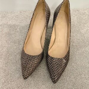 Nine West Textured Black and Tan Heels